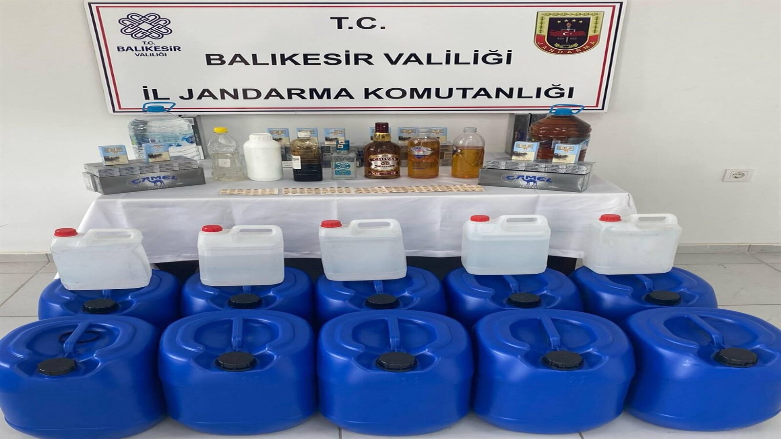 ERDEK'TE SAHTE ALKOL VE KAÇAK TÜTÜN OPERASYONU