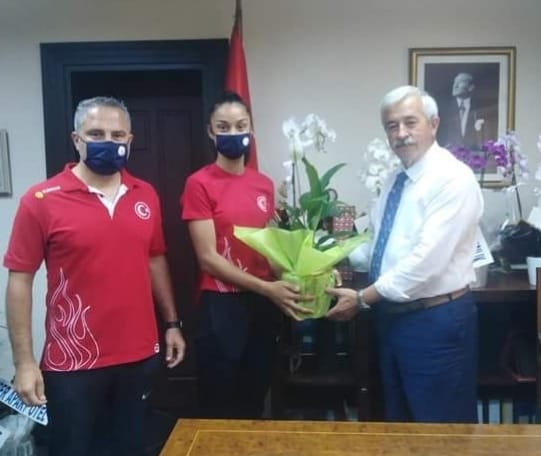 KARIŞIK, GÜLHAN VE KARACA'YI KABUL ETTİ