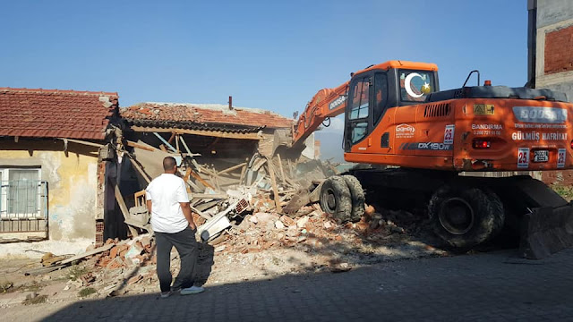 METRUK BİNALAR YIKILIYOR