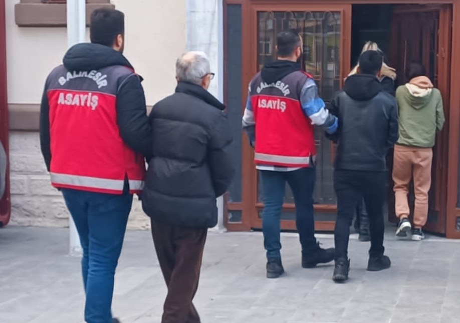 VİZE İŞLEMLERİ YAPAN ŞİRKETİN ADINI KULLANARAK 35 KİŞİYİ DOLANDIRDILAR
