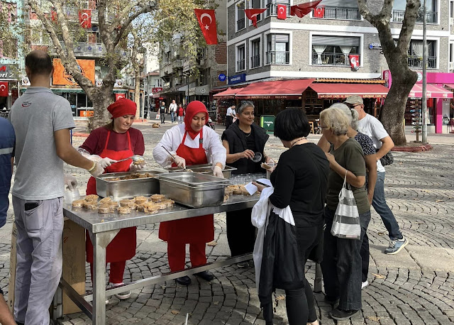 BELEDİYEDEN HELVA İKRAMI