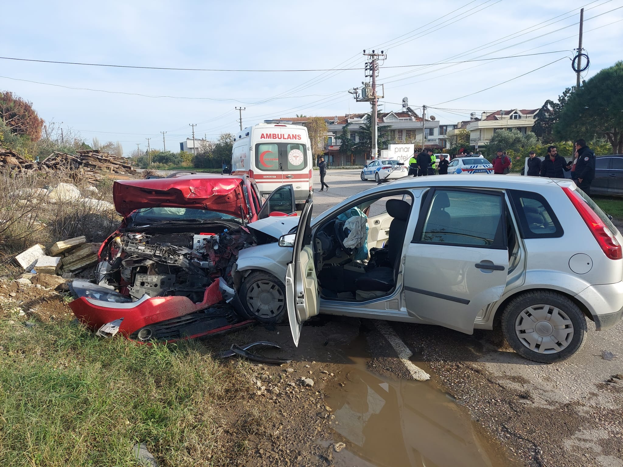 ERDEK-BANDIRMA YOLUNDA KAZA: 8 YARALI
