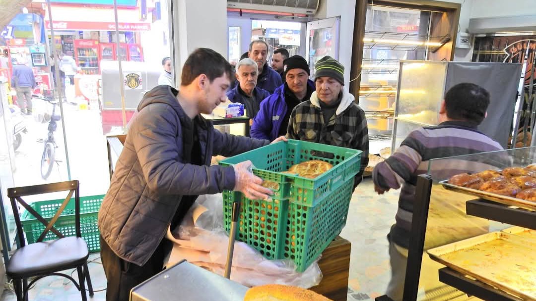 OCAKLAR'DA RAMAZAN ARİFESİNDE PİDE HAYRI