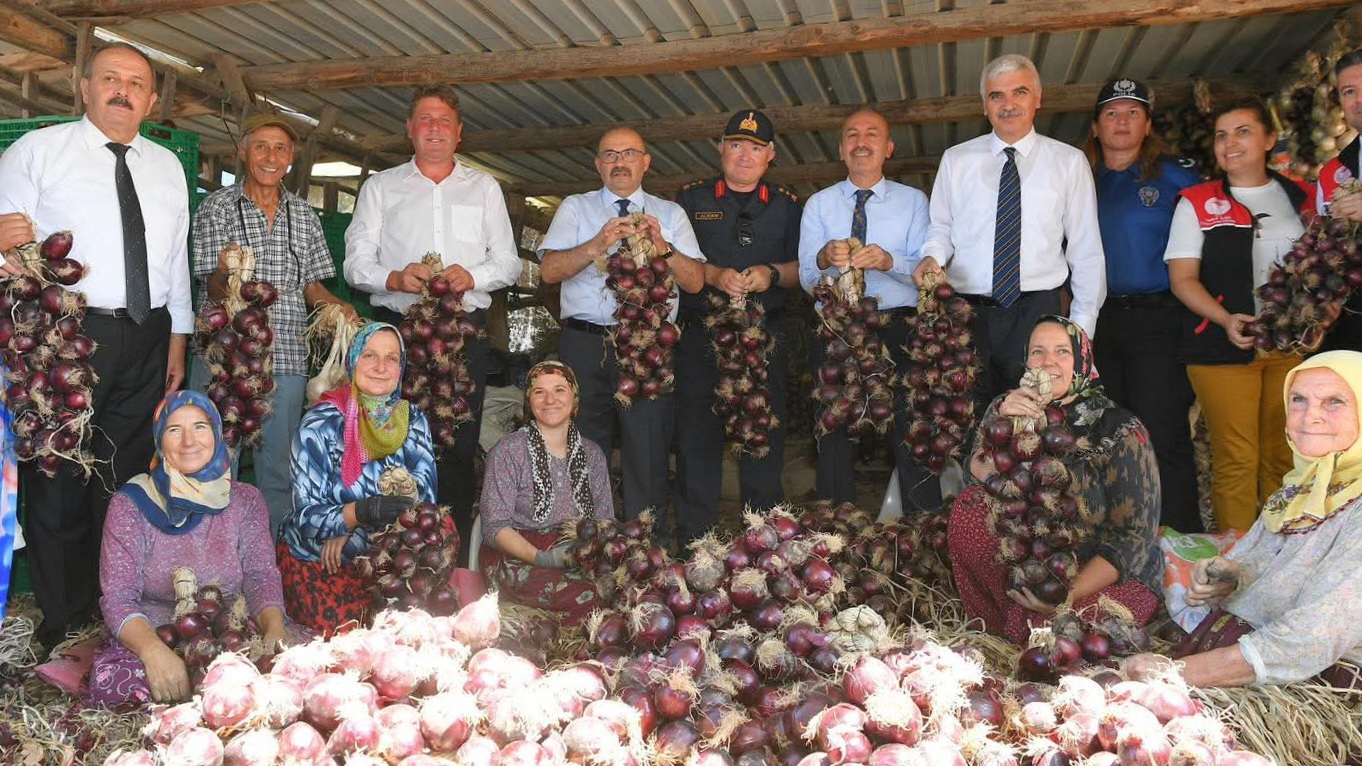 VALİ USTAOĞLU'NDAN ERDEK'İN KIRSAL MAHALLELERİNE ZİYARET