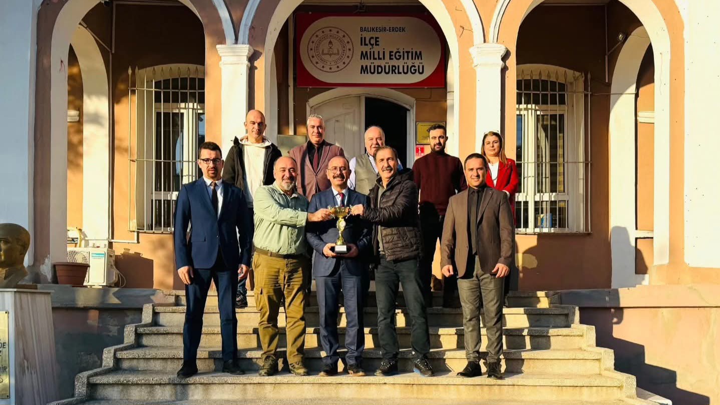 İLÇE MİLLİ EĞİTİM MÜDÜRLÜĞÜ VOLEYBOL TURNUVASINDA ŞAMPİYON