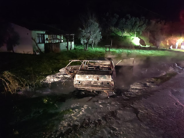 ERDEK'TE ÇIKAN OTOMOBİL YANGININDA ARAÇ KÜLE DÖNDÜ