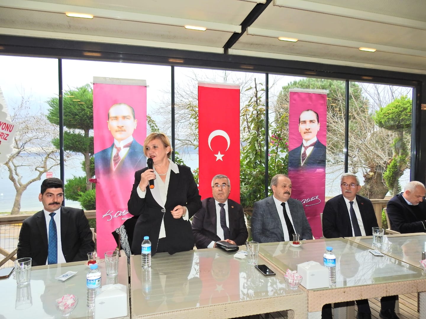 ERDEK MUHTARLAR DERNEĞİ'NDE SEMRA BAYCAN GÜVEN TAZELEDİ
