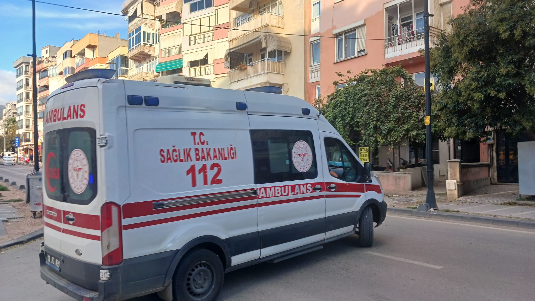 ZÜBEYDE HANIM CADDESİ'NDE KAZA: 2 YARALI