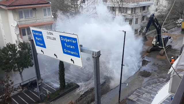 ALTYAPI ÇALIŞMALARINDA SU BORUSU PATLADI