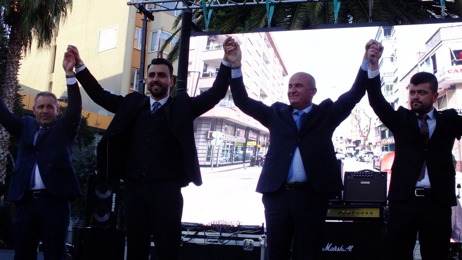 ERDEK CUMHUR İTTİFAKI MEYDANDA VATANDAŞLARLA BULUŞTU
