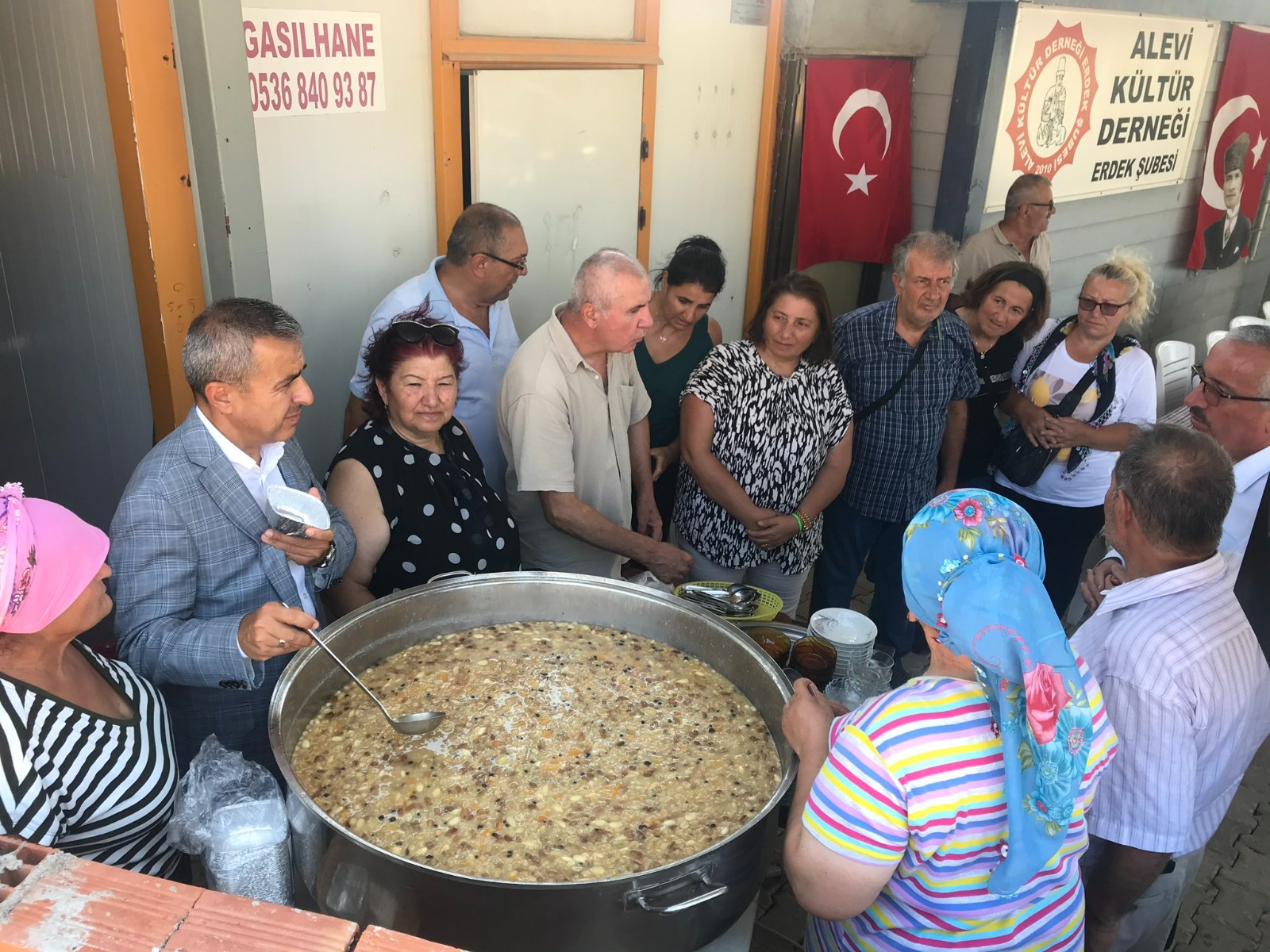 KAYMAKAM ATASOY AŞURE HAYRINA KATILDI