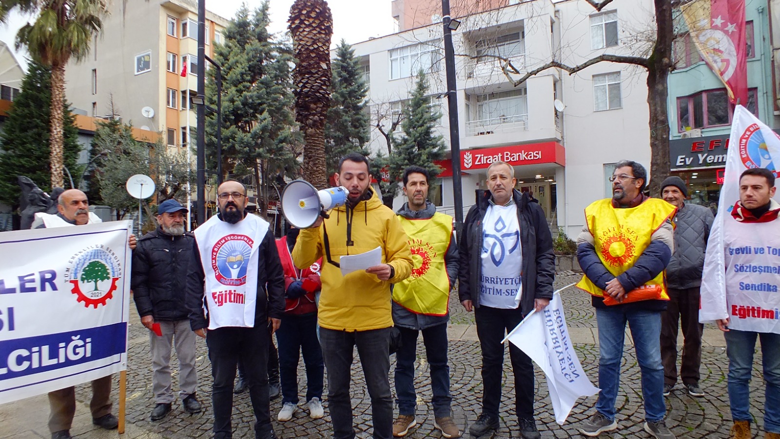 SENDİKALAR CUMHURİYET MEYDANI'NDAN YAPILAN ZAMLARA TEPKİ GÖSTERDİ