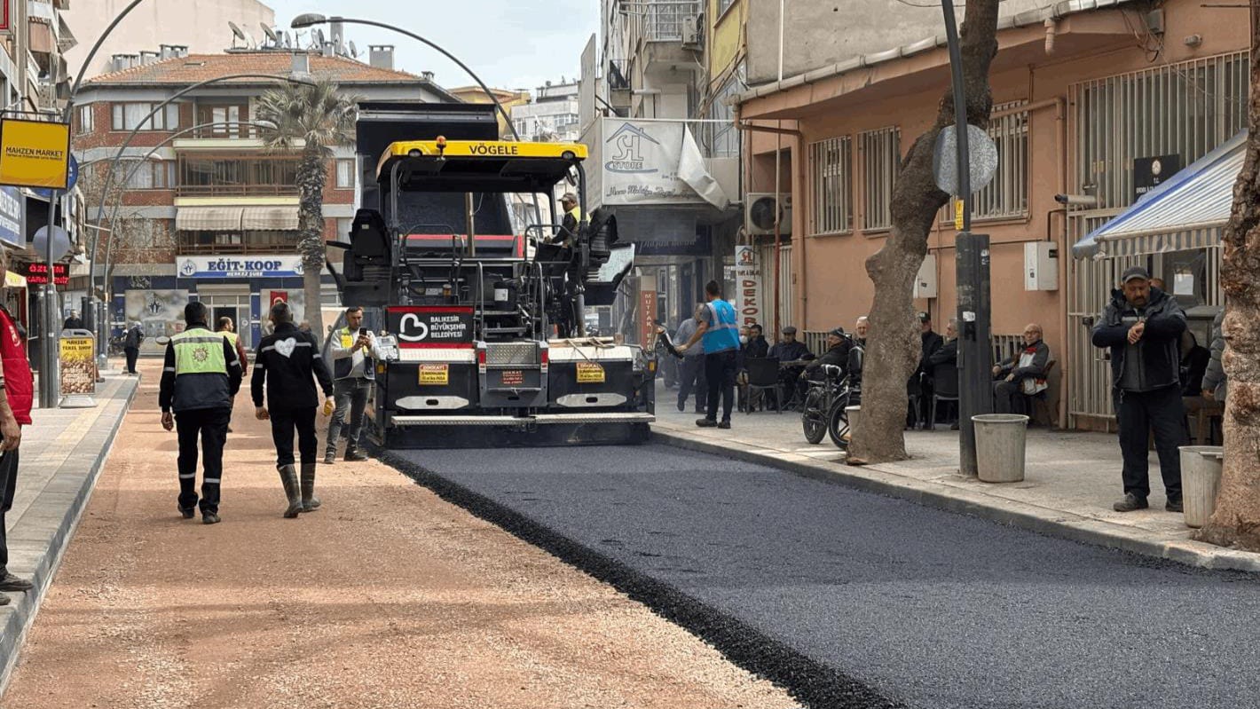 BAŞKAN AKIN TALİMAT VERDİ: ERDEK'TE BOZUK YOL KALMAYACAK