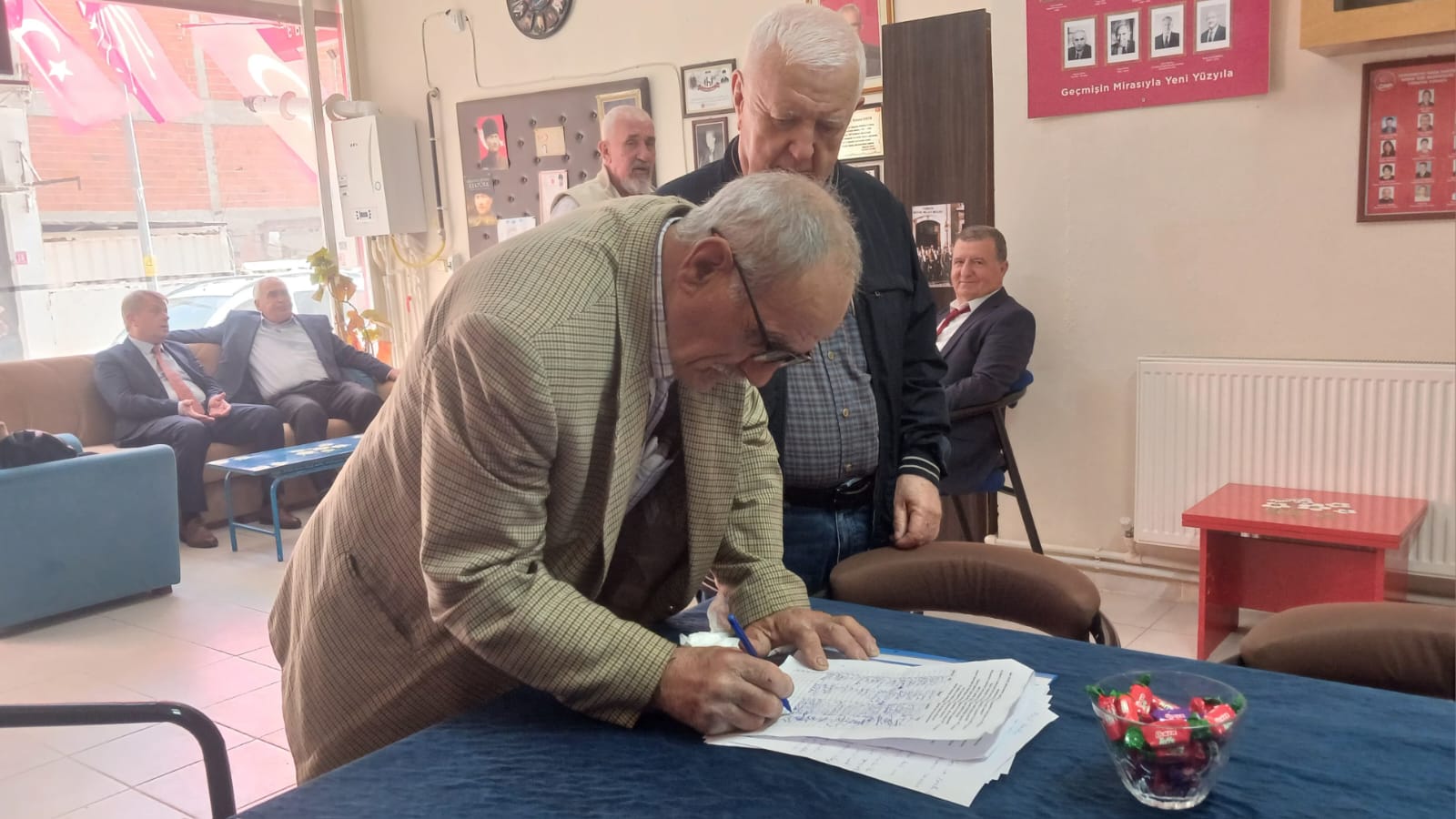 CHP'DE İMZA KAMPANYASI BAŞLADI