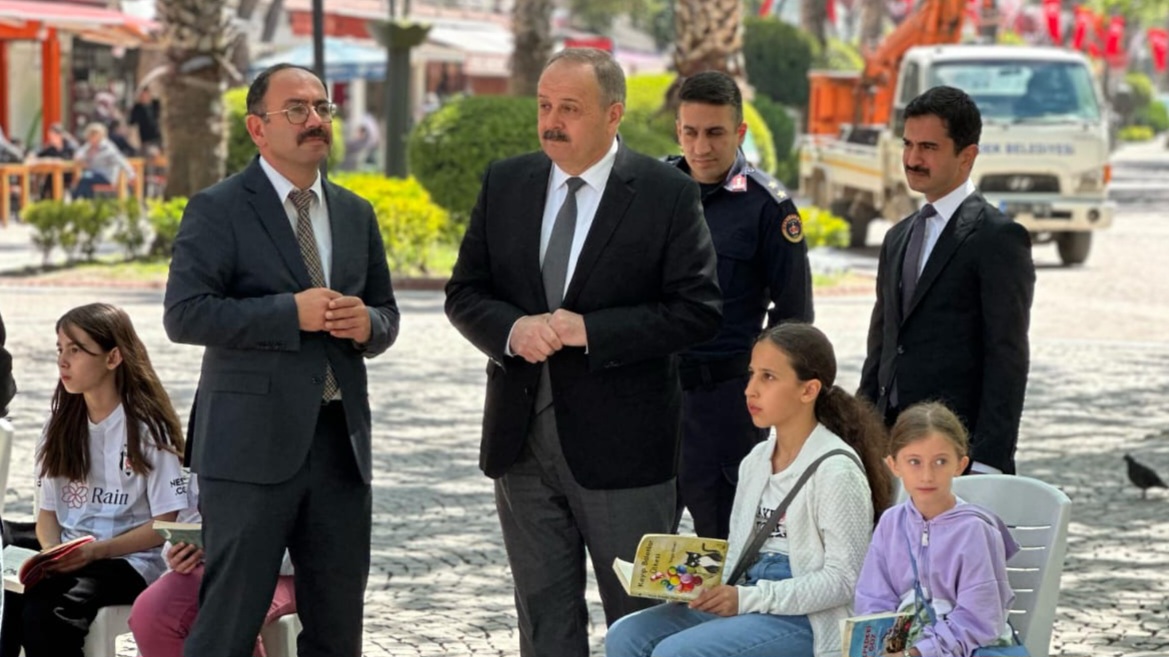 ÖĞRENCİLERDEN KİTAP OKUMA ETKİNLİĞİ