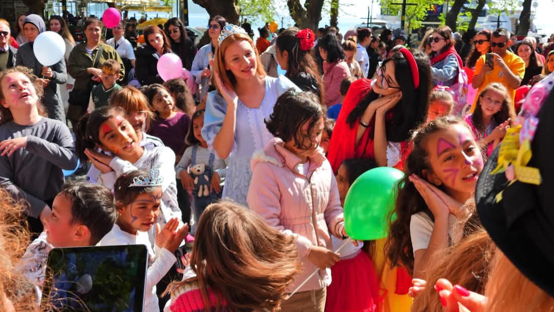 23 NİSAN'DA ÇOCUK ŞENLİĞİ 