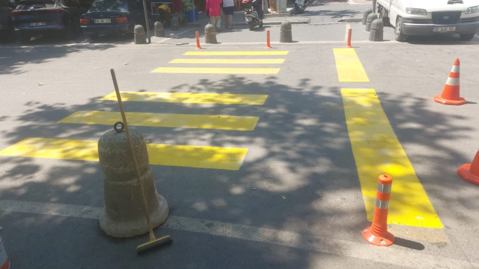 ERDEK'TE YAYA ÇİZGİLERİ YENİLENDİ