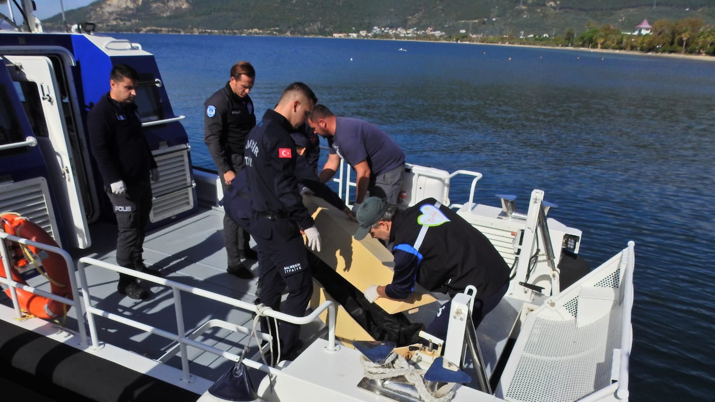 OCAKLAR'DA DENİZDE BİR ERKEK CESEDİ BULUNDU