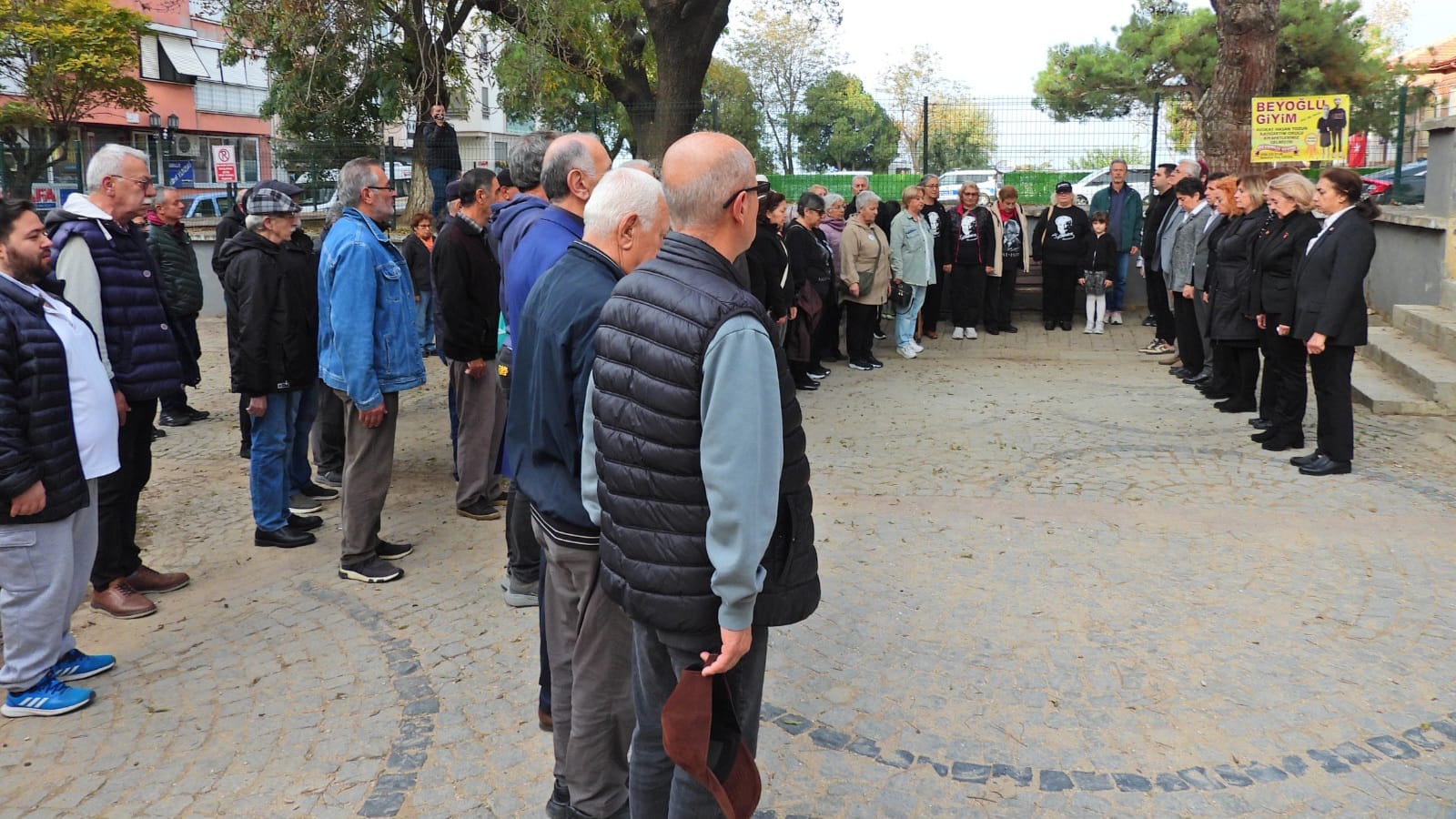 CHP, 10 KASIM'DA ATATÜRK'Ü OKUL ÖNLERİNDE ANDI