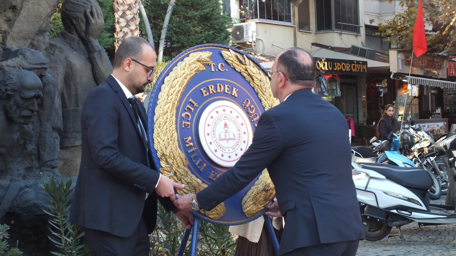 24 KASIM ÖĞRETMENLER GÜNÜ ERDEK'TE KUTLANDI