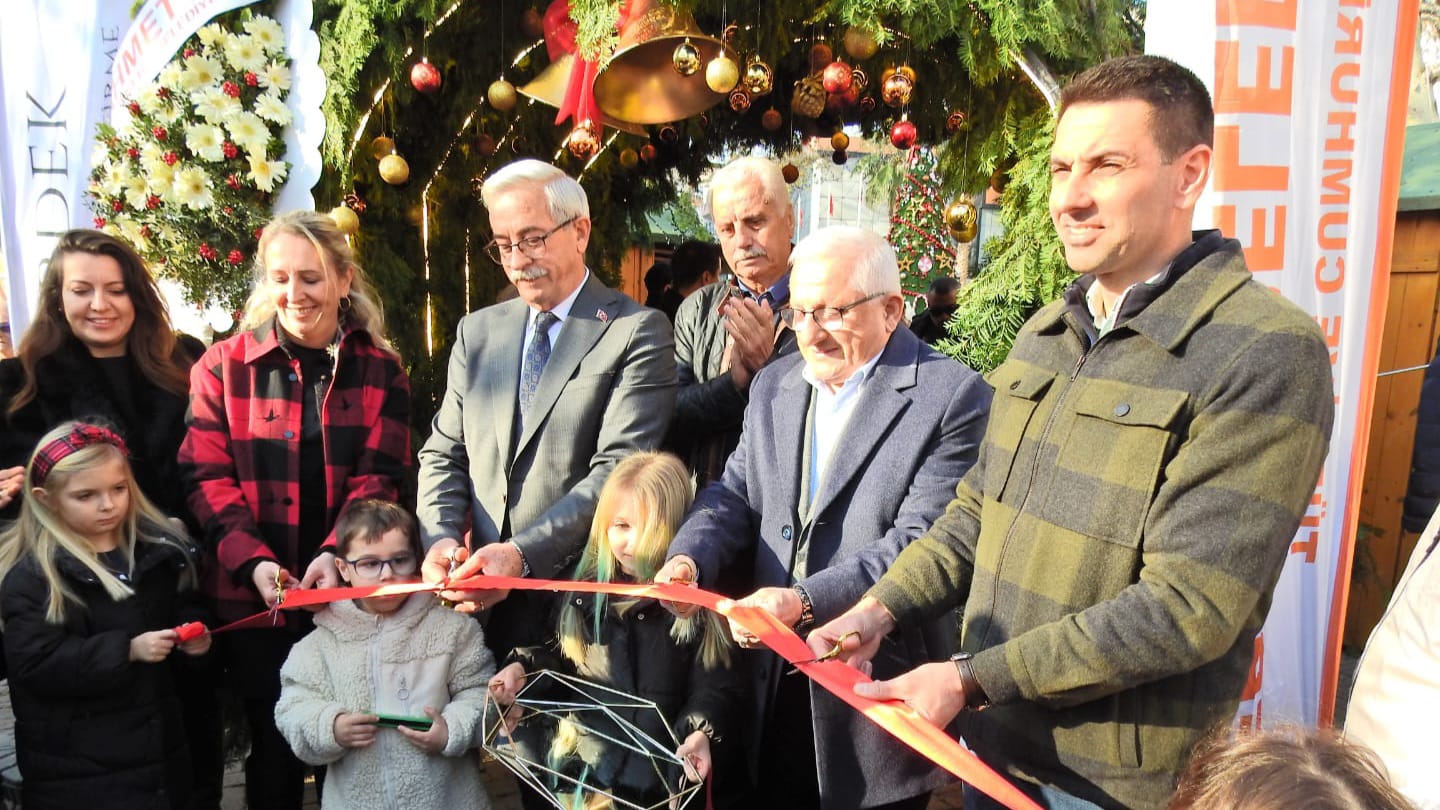 ERDEK'TE YILBAŞI PAZARI AÇILDI