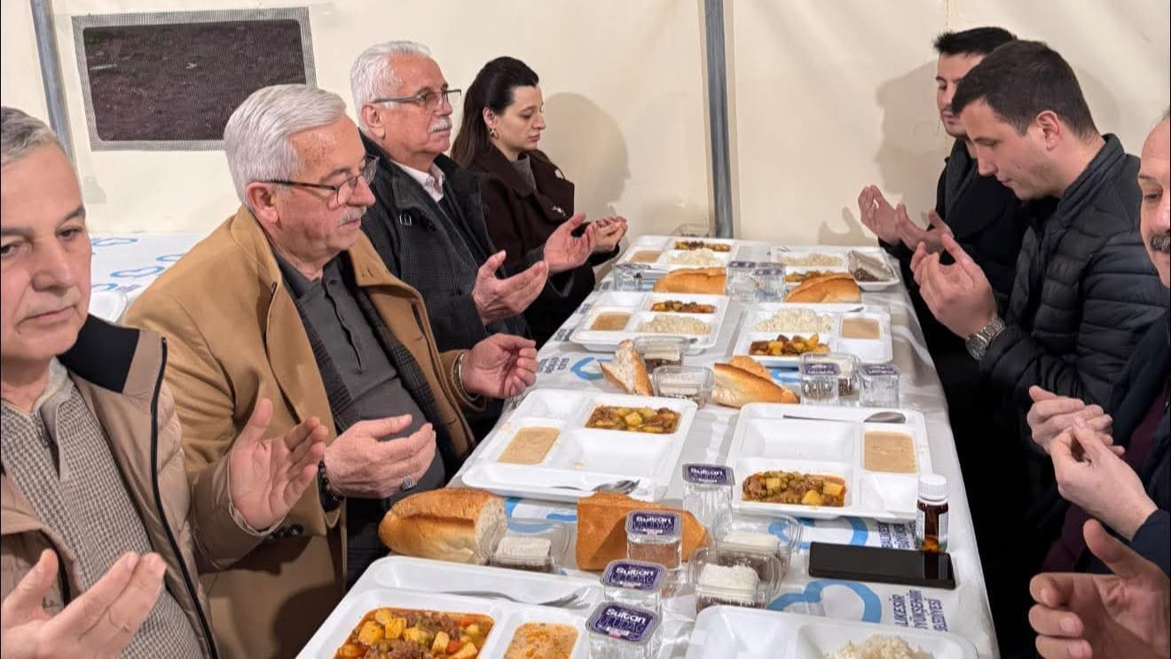 İLK İFTARDA VATANDAŞLARLA BULUŞTULAR