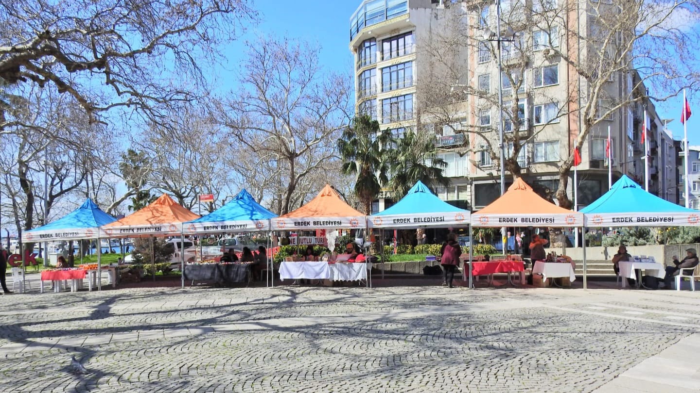 8 MART EMEKÇİ KADINLAR STANTLARI AÇILDI