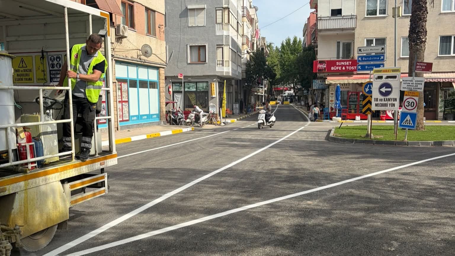 MUHTAR AHMET SÜZGÜN CADDESİ'NDE YOL ÇALIŞMALARI TAMAMLANDI