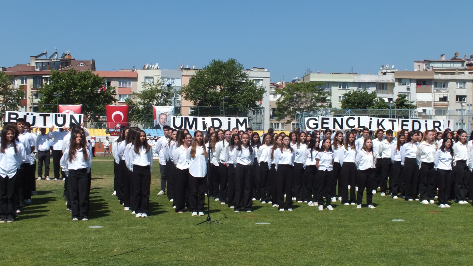 19 MAYIS'IN 107. YILI ERDEK'TE COŞKUYLA KUTLANDI
