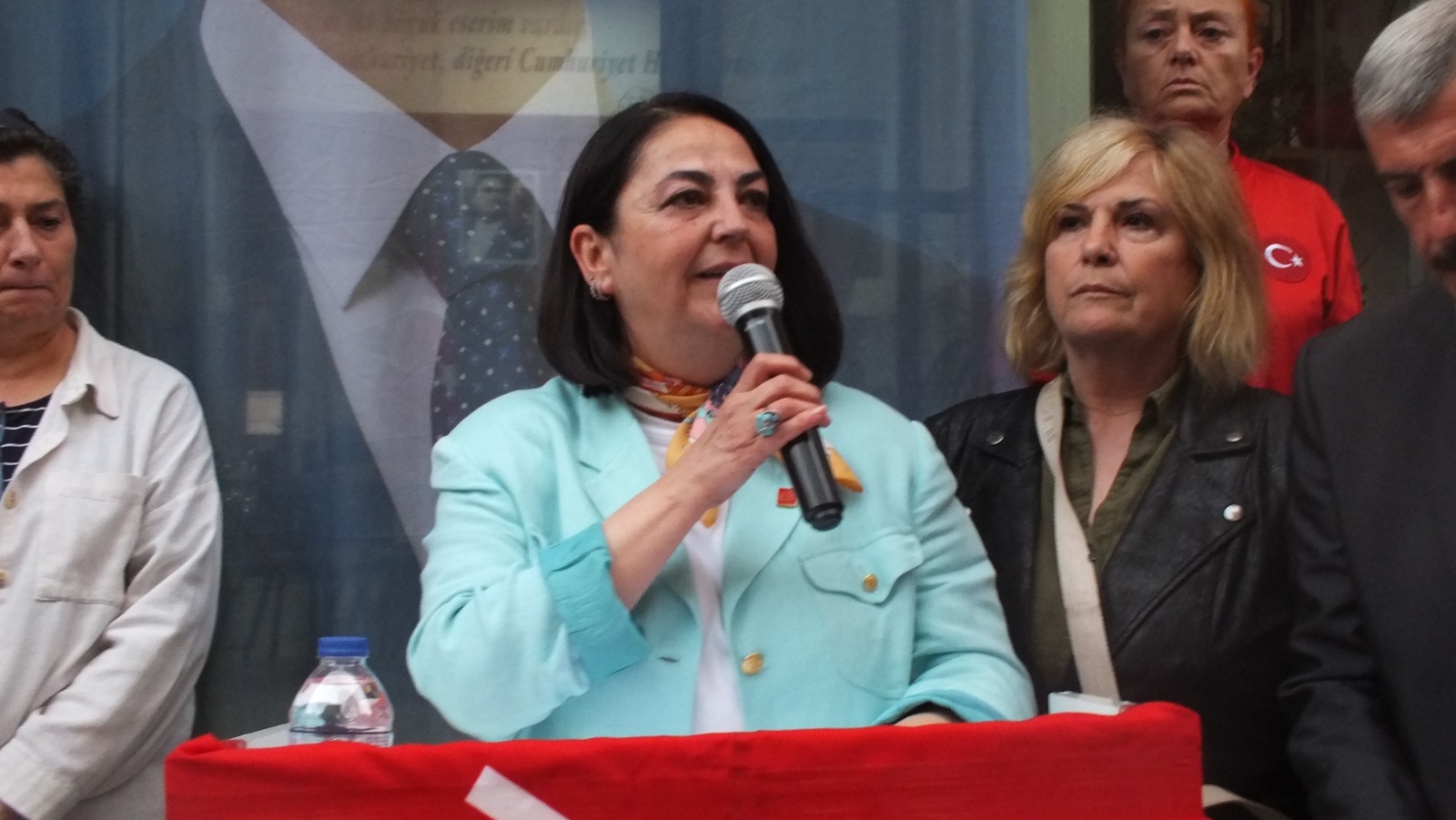 CHP ERDEK İLÇE BAŞKANI TUNA: 'GENEL BAŞKANIMIZ ÖZGÜR ÖZEL'DİR'