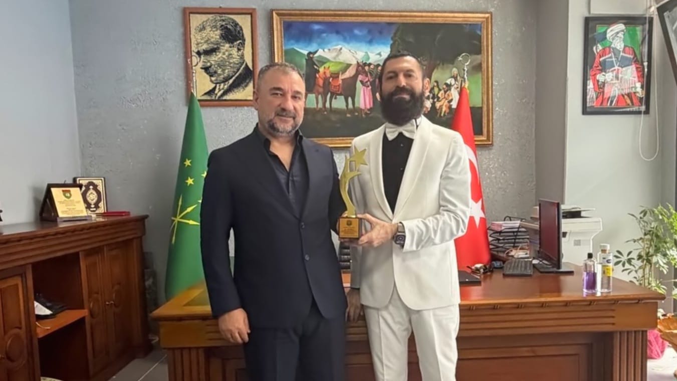 AKİF MANAF'A 'DEMOKRASİ VE BARIŞ ÖDÜLÜ' VERİLDİ