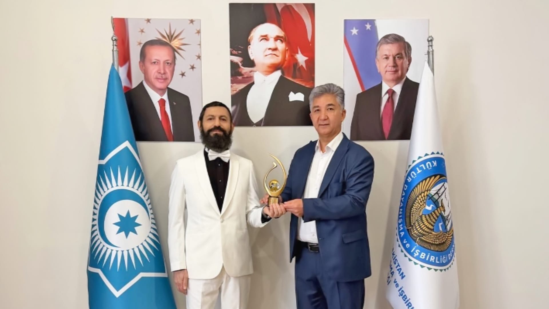 BARIŞA ADANMIŞ BİR HAYAT: 'KÜLTÜR VE BARIŞ ÖDÜLÜ' AKİF MANAF'A VERİLDİ