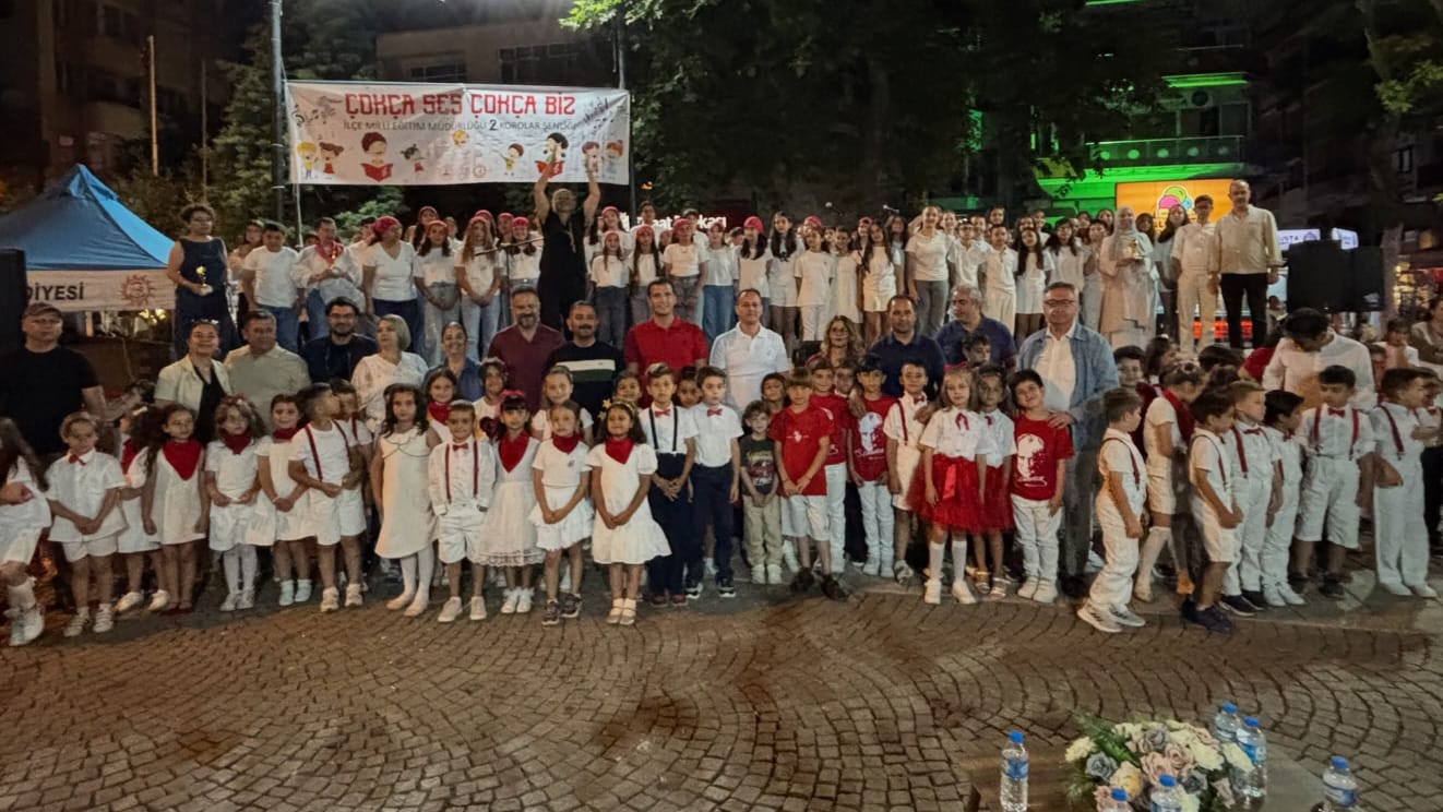 ERDEK'TE 'ÇOKÇA SES ÇOKÇA BİZ' KOROLARI YARIŞTI