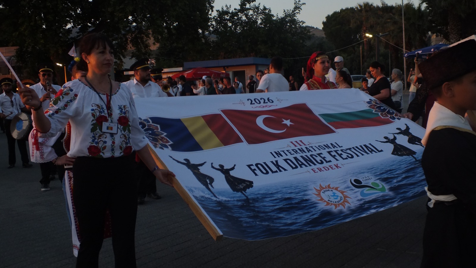 3. ERDEK ULUSLARARASI HALK DANSLARI FESTİVALİ BAŞLADI