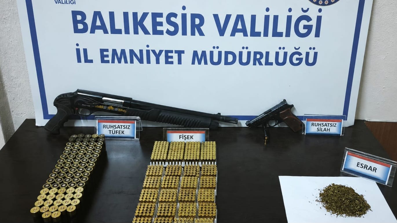 ERDEK POLİSİNDEN ZEHİR TACİRLERİNE VE FİRARİLERE GEÇİT YOK
