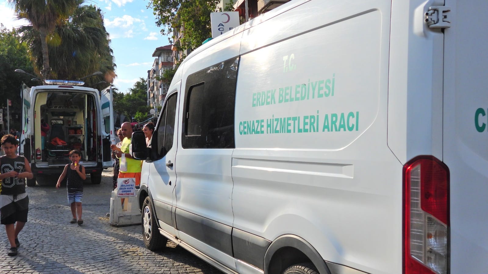 OCAKLAR'DA DENİZDE BOĞULMA TEHLİKESİ GEÇİREN KADIN KURTARILAMADI