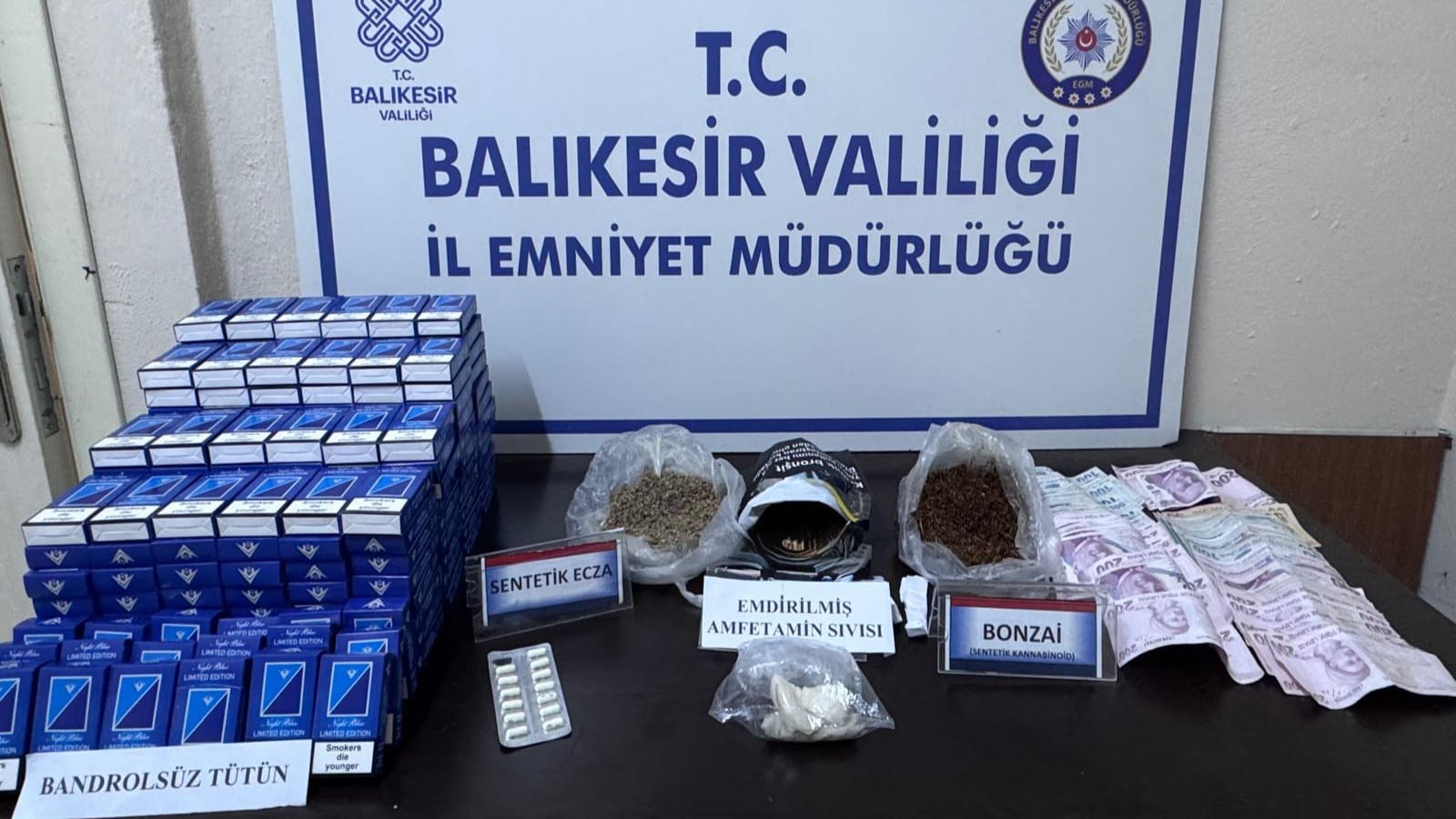ERDEK'TE İŞ YERİNDE UYUŞTURUCU VE KAÇAK SİGARA ELE GEÇİRİLDİ