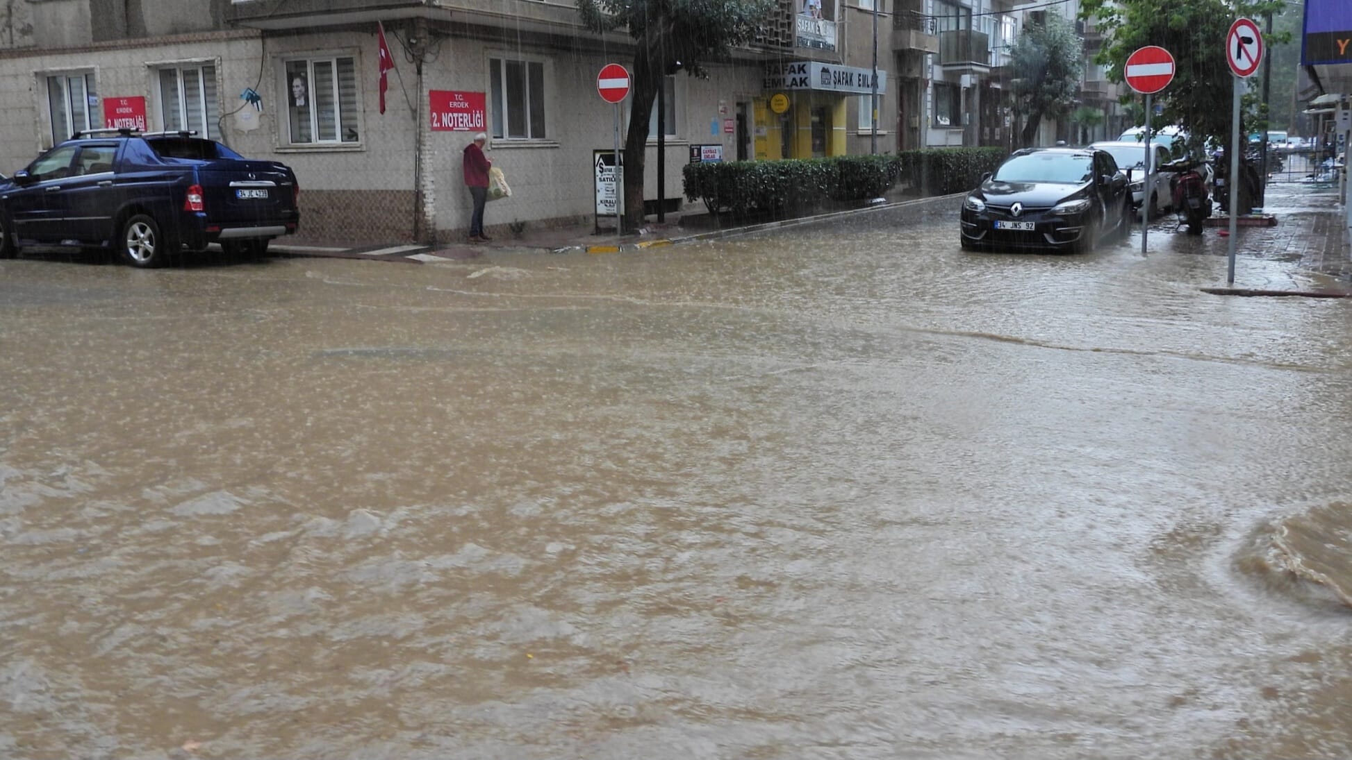 BALIKESİR'DE GÖK GÜRÜLTÜLÜ SAĞANAK YAĞIŞ UYARISI