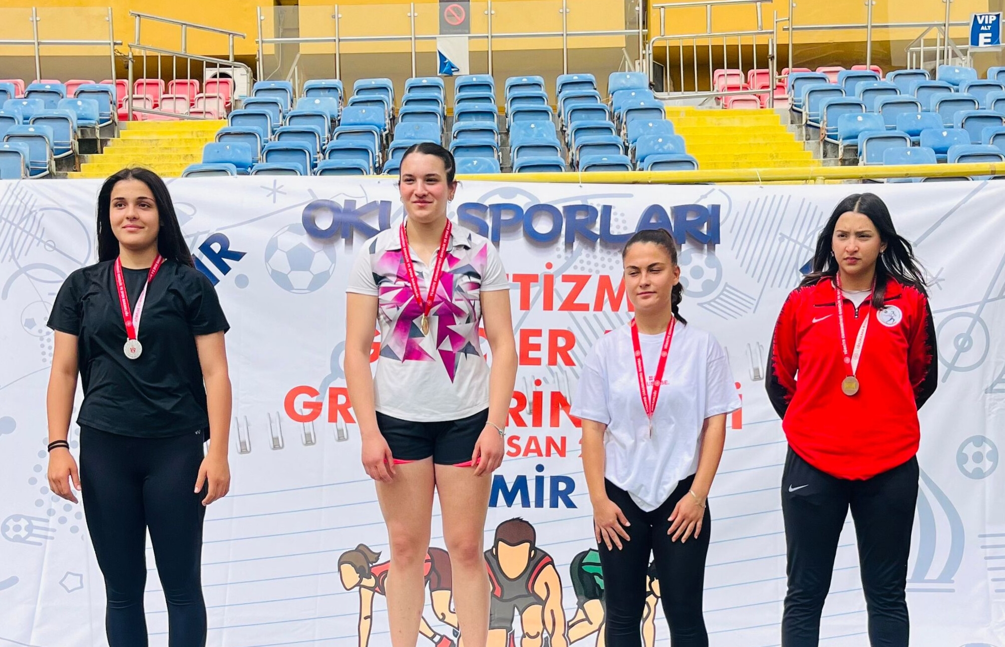 ERDEK ATLETİK NYZ İZMİR'DEN DERECELERLE DÖNDÜ